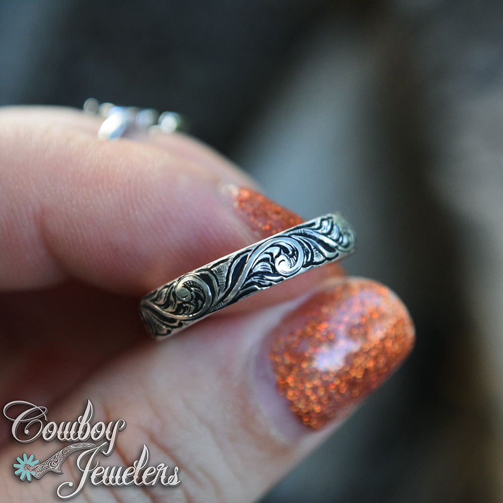 Hand engraved band with antique finish 4mm wide - 5034