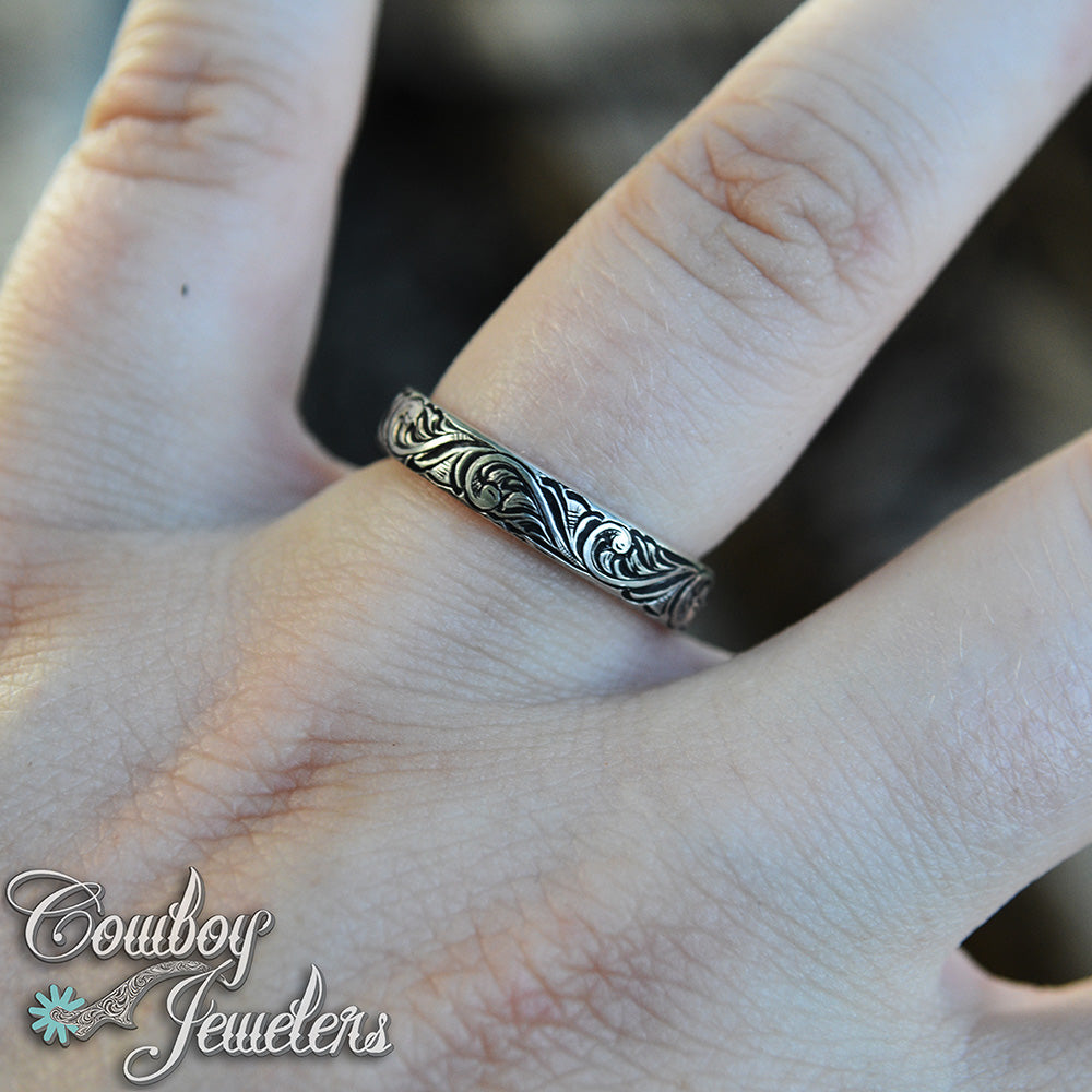 Hand engraved band with antique finish 4mm wide - 5034