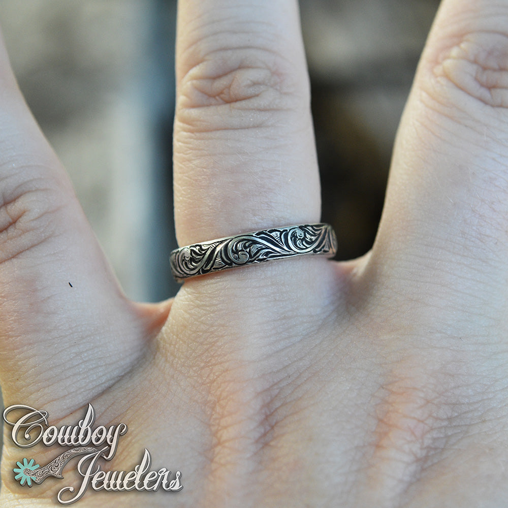 Hand engraved band with antique finish 4mm wide - 5034