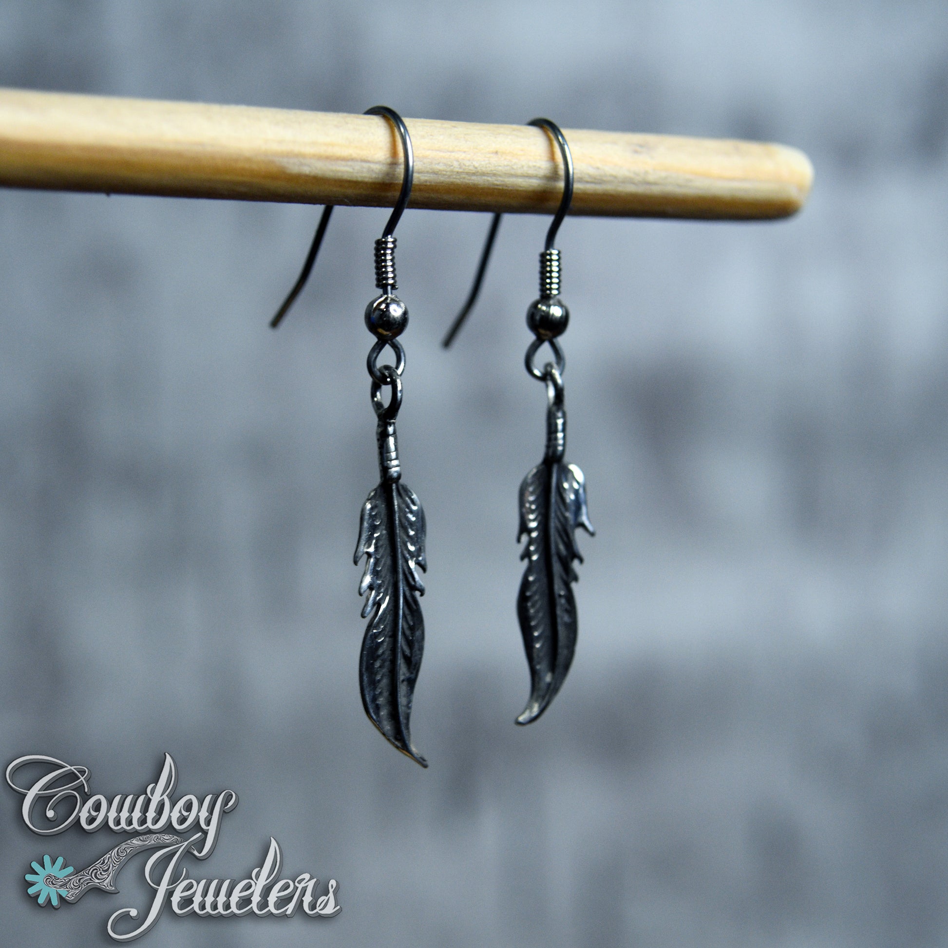 101 - Feather dangle earrings
